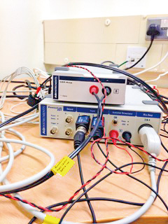 実験に使う発汗などの生理指標を測定する機械